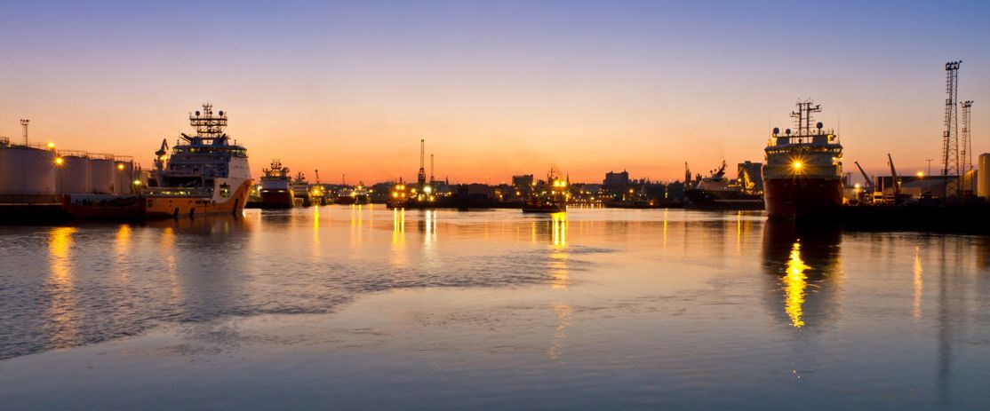 Aberdeen Harbour Dusk Adobestock 40499345